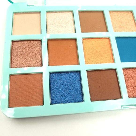 Face makeup browns,nudes,blues eyeshadow palette. - Picture 5 of 12